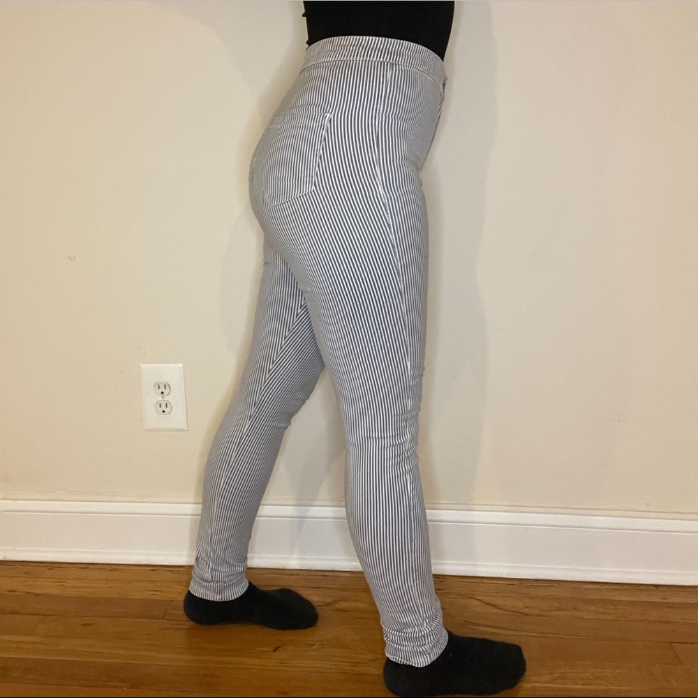 High Rise Pin-Stripped Jeans - Picture 4 of 8